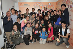 評判與所有參賽家庭大合照 評判與所有參賽家庭大合照