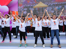 Teenagers performed a musical to encourage people to put filial piety into practice.