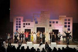 年青人在音乐剧的精采演出,成功带出孝的意义和家庭的重要性。 年青人在音乐剧的精采演出,成功带出孝的意义和家庭的重要性。