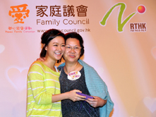 歌手Regen為媽媽送上母親節禮物，盡顯對母親愛與感恩之情。