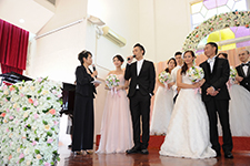 主持人分別訪問七對夫婦的相識經過及如何維繫夫妻感情的心得，嘉賓也分享自己對美滿婚姻的看法。