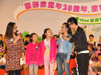 现场家庭分享快乐家庭讯息。