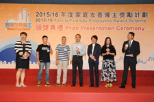 分享環節(二) 藝人張崇德先生及劉美娟女士以及樹記海鮮有限公司代表分享推動家庭友善措施的心得。